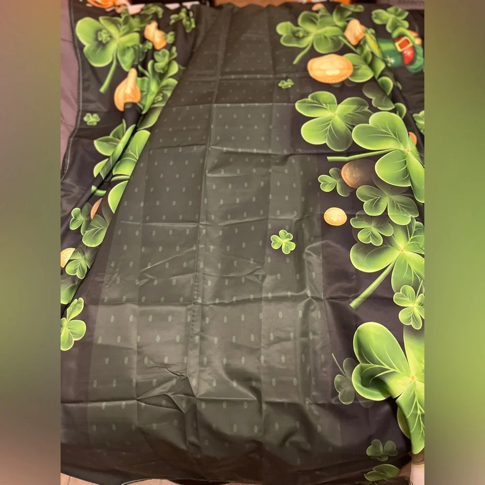 Green Shamrock St. Patrick's Day Table cloth new